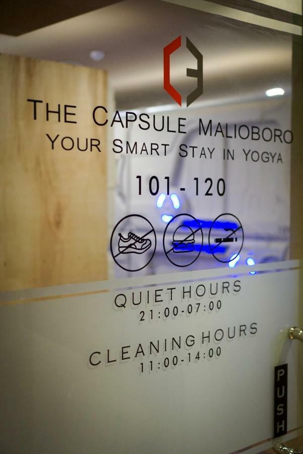 Ostello The Capsule Malioboro Yogyakarta Esterno foto